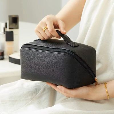 Women's Large Capacity Portable Luxury Makeup Bags 2025 New Silver Waterproof Toiletry Travel Daily Organizer Cosmetic Pouch
