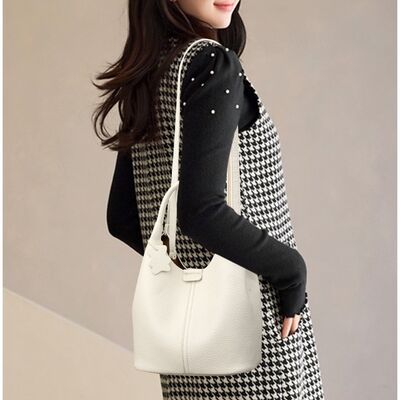 2026 French-Style Handbag Premium PU Leather Women's Small Handbag New Arrival Versatile Tote Soft Fashionable Waterproof Bags